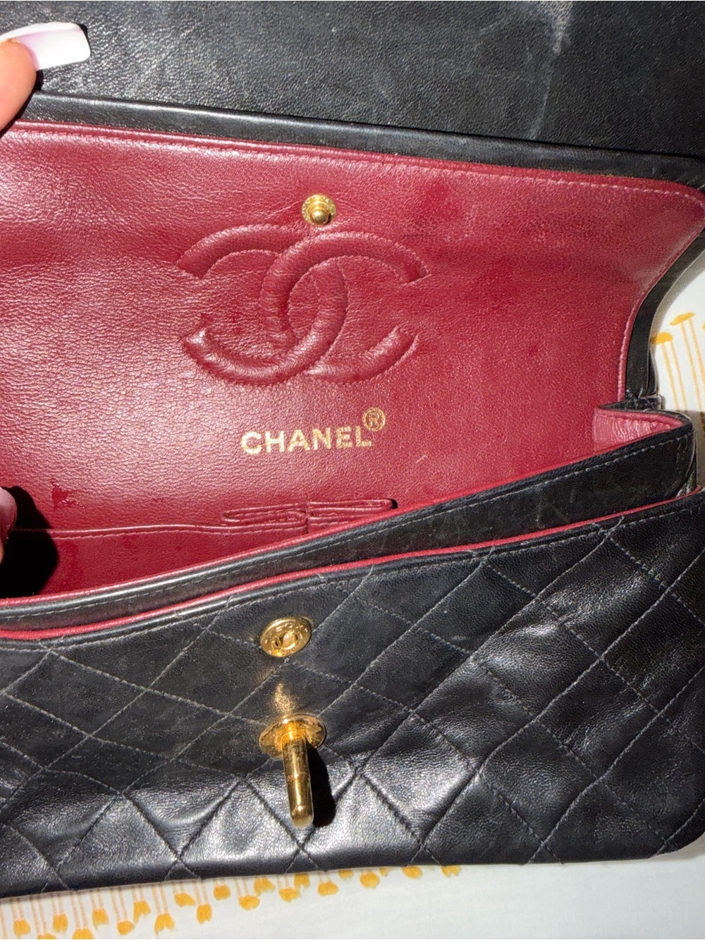 CHANEL Black Quilted Shoulder Bag with Gold Chain - Picture 5 of 6